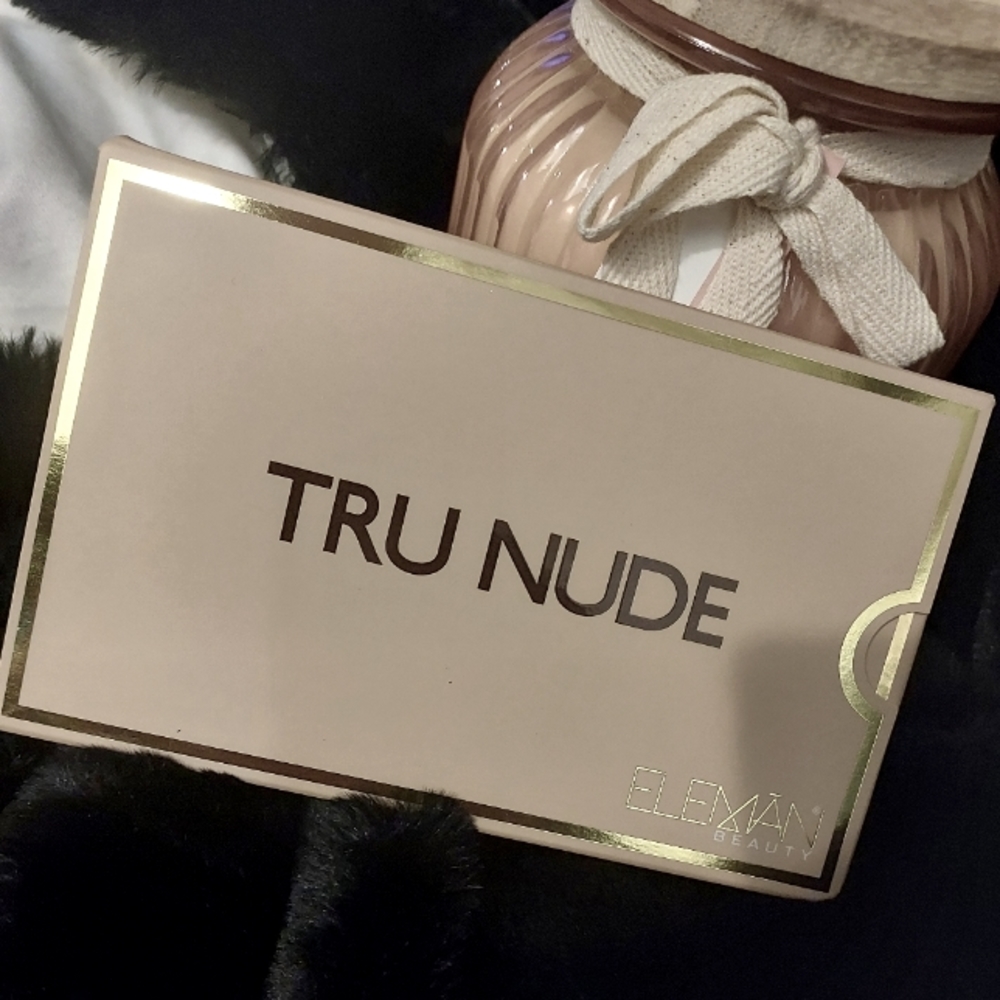 TRU NUDE eye pallet